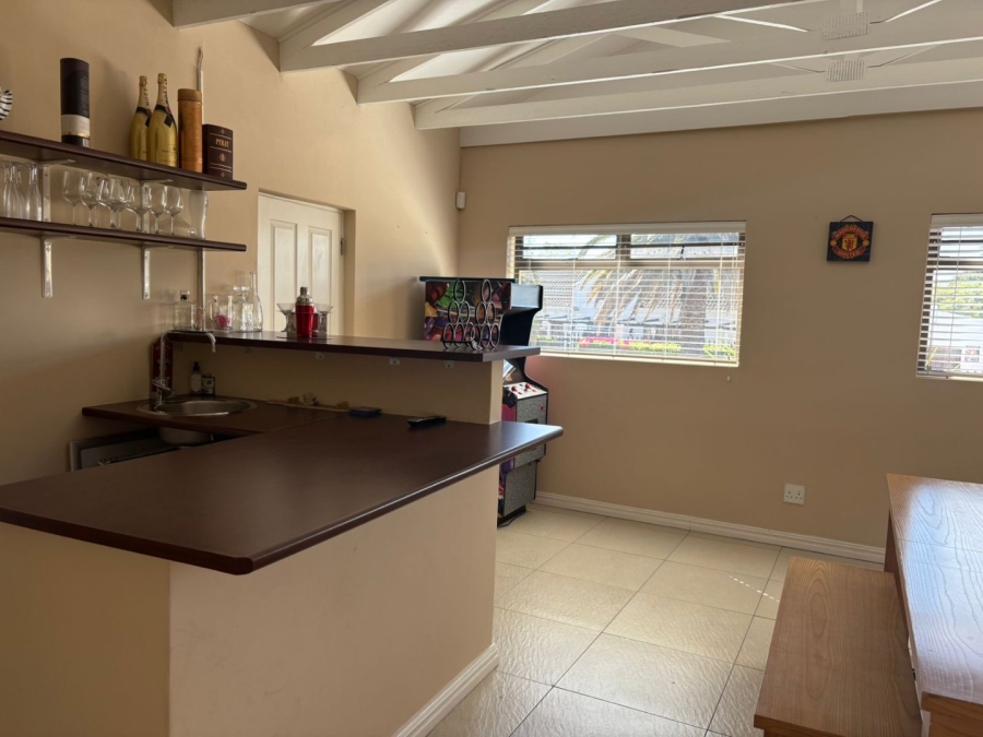 4 Bedroom Property for Sale in Flamingo Vlei Western Cape